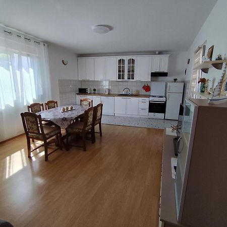 Apartments Milevcic Jelsa  Habitación foto