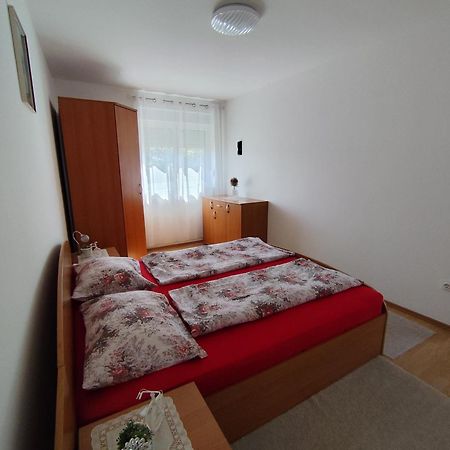 Apartments Milevcic Jelsa  Habitación foto