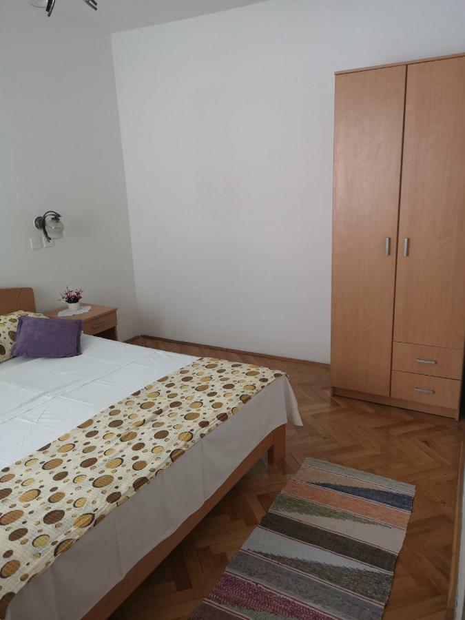 Apartments Milevcic Jelsa  Exterior foto