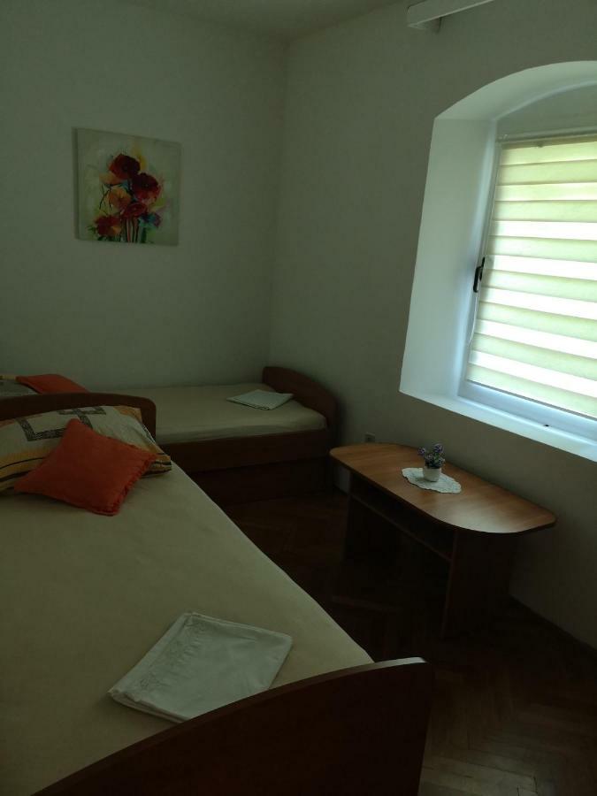 Apartments Milevcic Jelsa  Exterior foto