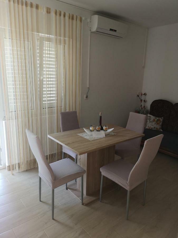 Apartments Milevcic Jelsa  Exterior foto